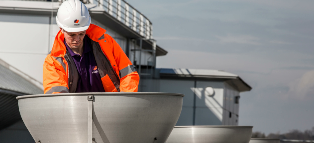 3840-verti-Uniform pic mitie